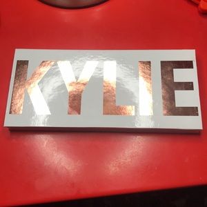 Kylie Royal Peach Palette